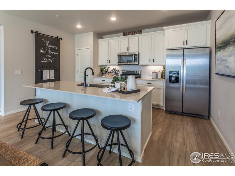 EXAMPLE PHOTO: KITCHEN W. S.S. APPLIANCES