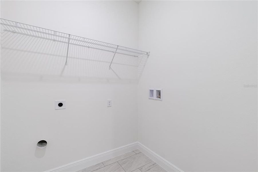 Spacious, unfurnished interior of a new home in , Citrus Springs (Image 30).