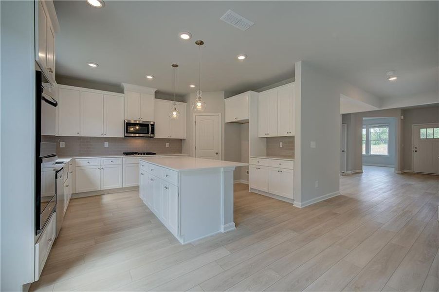 Furnished interior view inside a new home in Abbotts Crossing, Conyers (Image 12).