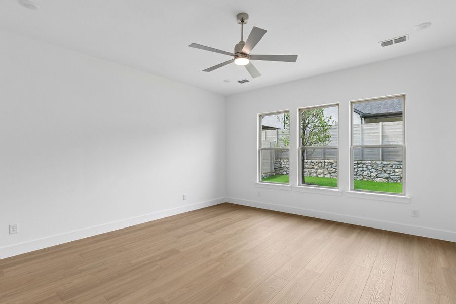 Spacious, unfurnished interior of a new home in Painted Tree Lakeside, McKinney (Image 20).