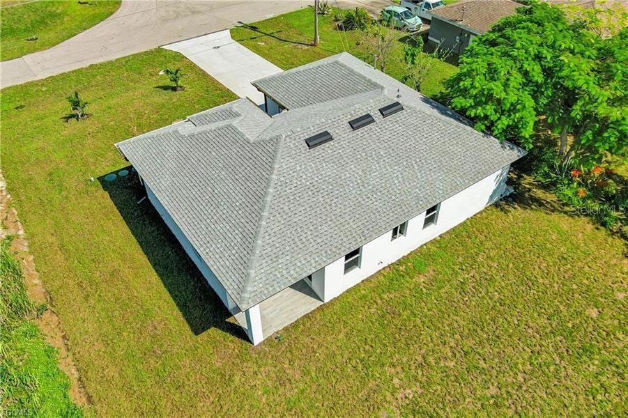 Exterior details and patio area of a home in , Lehigh Acres (Image 4).