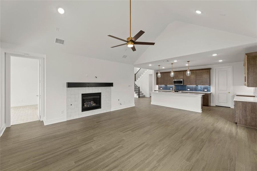 Spacious, unfurnished interior of a new home in Treeline, Justin (Image 20).