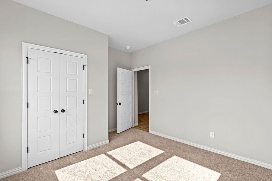 Spacious, unfurnished interior of a new home in Trails of Fossil Creek, Fort Worth (Image 25).