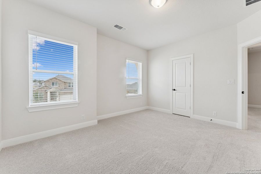 Spacious, unfurnished interior of a new home in Davis Ranch 50', San Antonio (Image 17).