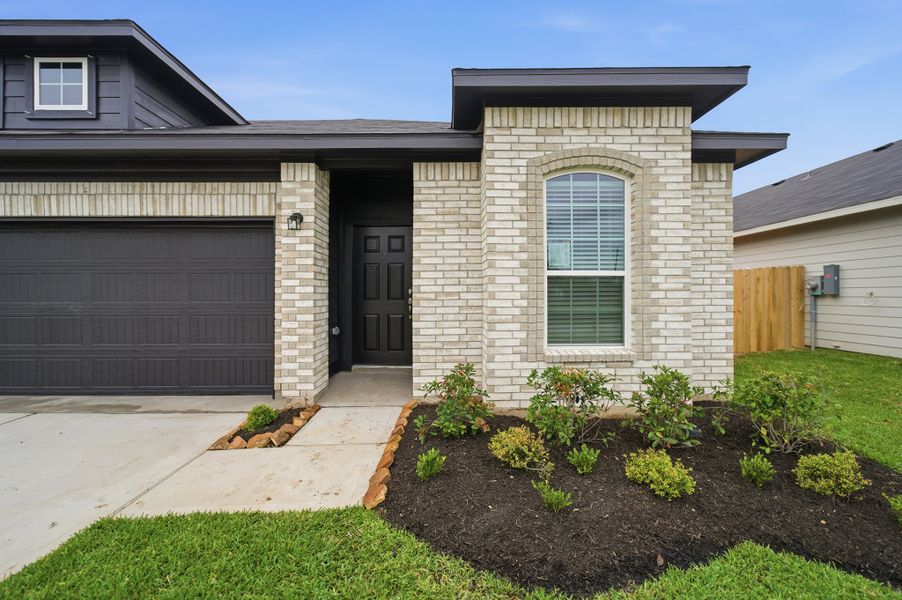 Exterior details and patio area of a home in Trails at Woodhaven Lakes, La Marque (Image 3). Exterior details and patio area of a home in Trails at Woodhaven Lakes, La Marque (Image 3).