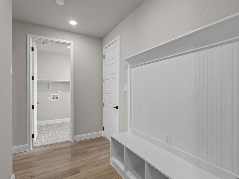 Spacious, unfurnished interior of a new home in Potranco Oaks, Castroville (Image 43).
