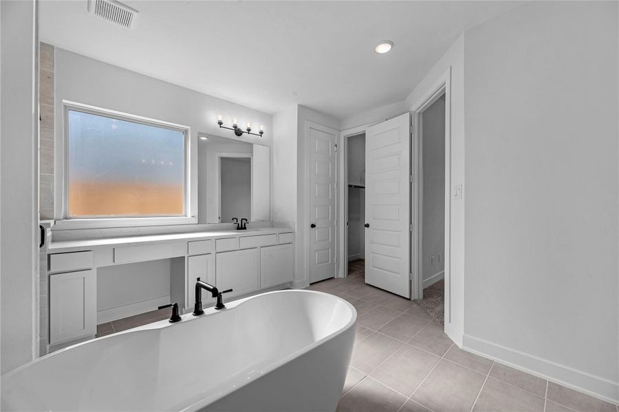 Furnished interior view inside a new home in Sienna, Missouri City (Image 8).