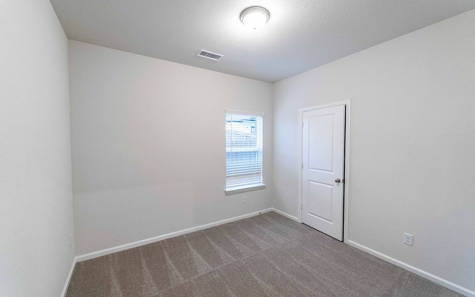Spacious, unfurnished interior of a new home in The Grove, Sherman (Image 13).