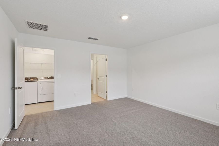 Spacious, unfurnished interior of a new home in Kings Preserve, Jacksonville (Image 14).