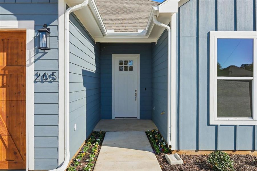 Exterior details and patio area of a home in , Boyd (Image 3).