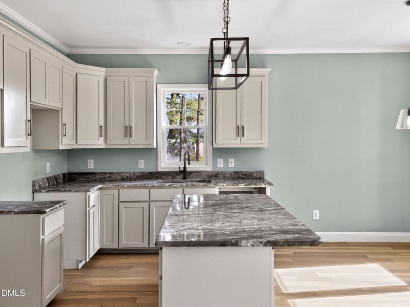 24-web-or-mls-81-pond-view-ct