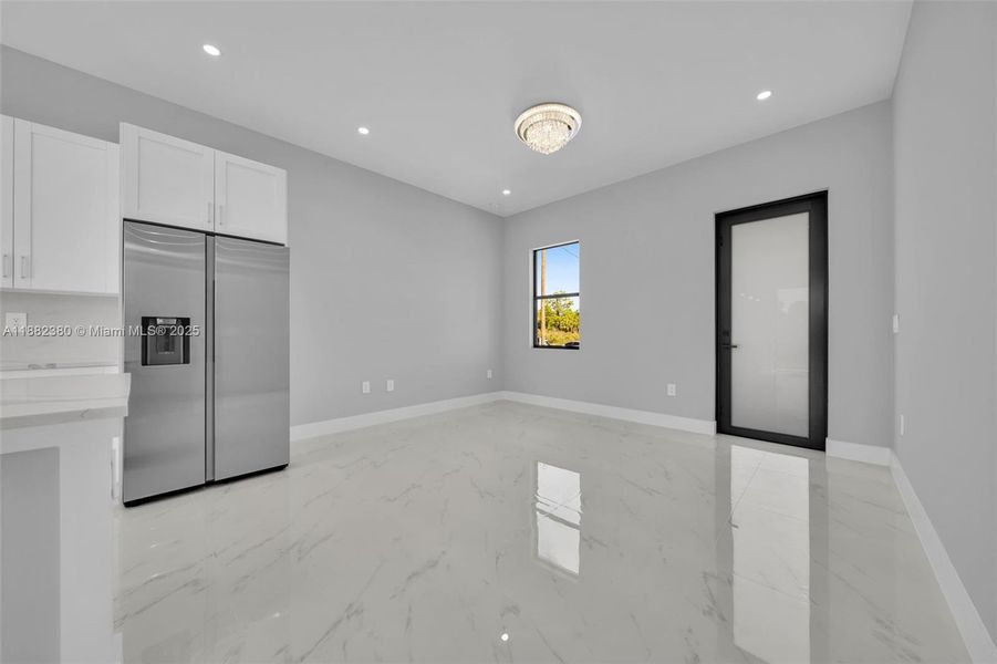 Spacious, unfurnished interior of a new home in , Lehigh Acres (Image 18).