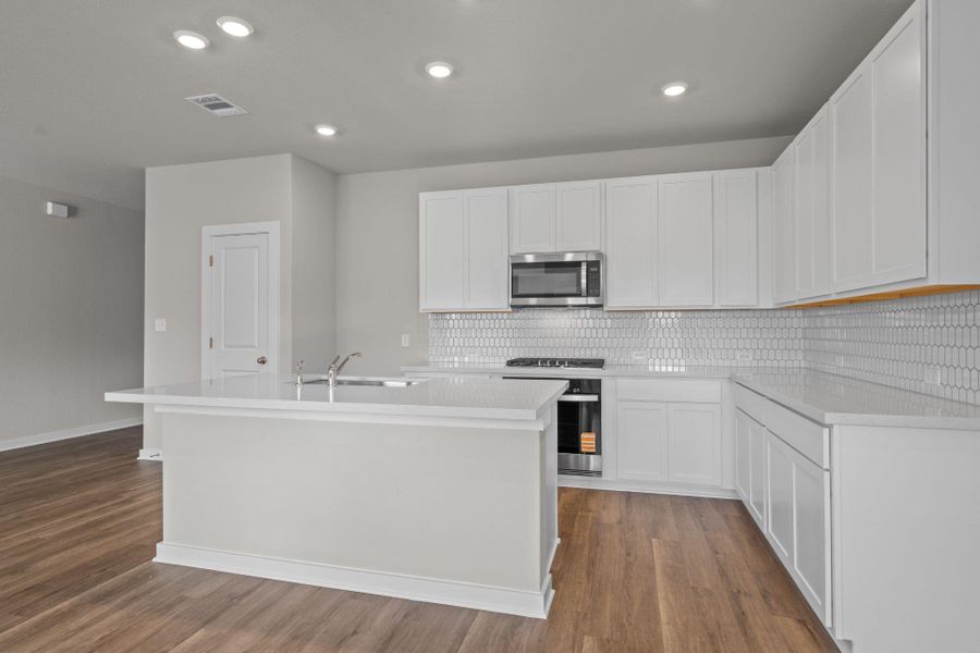 Light & Bright Open Concept Kitchen