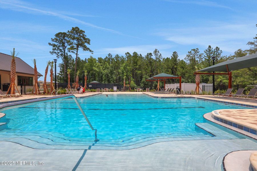 Community amenities in Jennings Farm, Middleburg (Image 6).