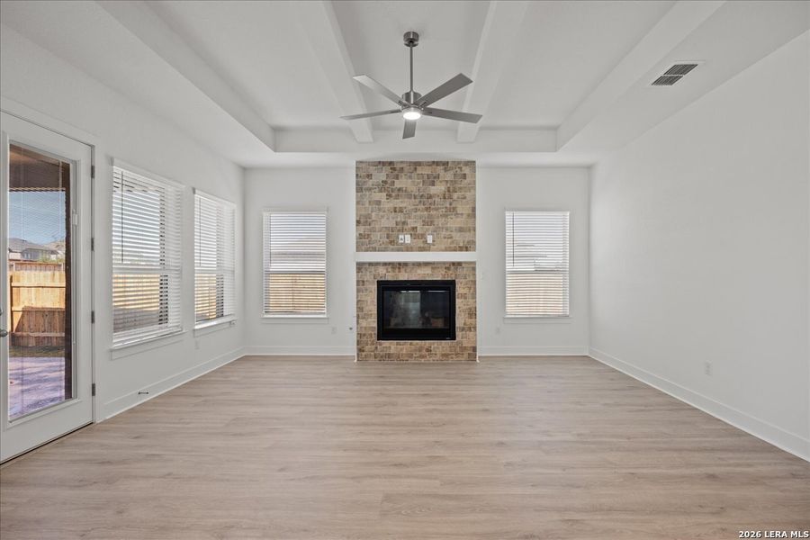 Spacious, unfurnished interior of a new home in Village at Three Oaks, Seguin (Image 14).