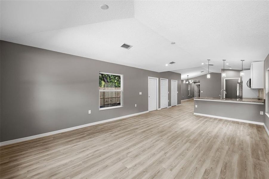 Spacious, unfurnished interior of a new home in , Sarasota (Image 14).