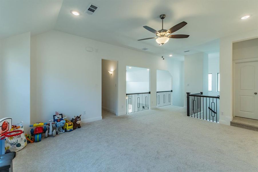 Spacious, unfurnished interior of a new home in Pecan Square, Northlake (Image 21).