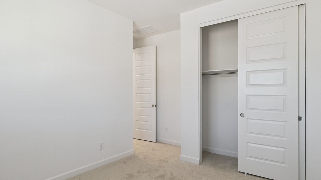 Spacious, unfurnished interior of a new home in Aloravita, Peoria (Image 27).