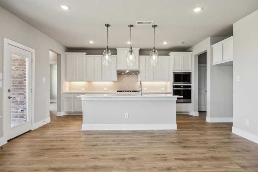 Furnished interior view inside a new home in Ellis Ranch Estates, Waxahachie (Image 6).