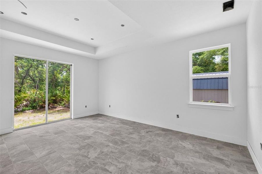 Spacious, unfurnished interior of a new home in , Port Charlotte (Image 12).