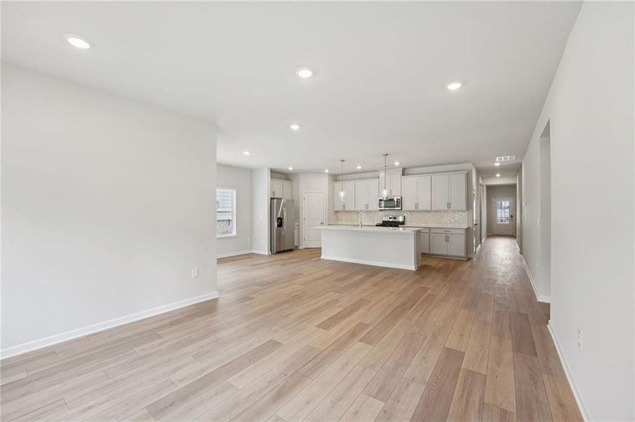 Spacious, unfurnished interior of a new home in Westmont Preserve, Powder Springs (Image 25).