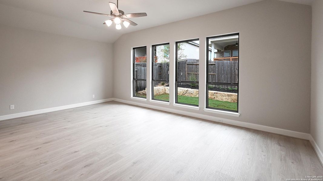 Spacious, unfurnished interior of a new home in Veramendi 60', New Braunfels (Image 15).