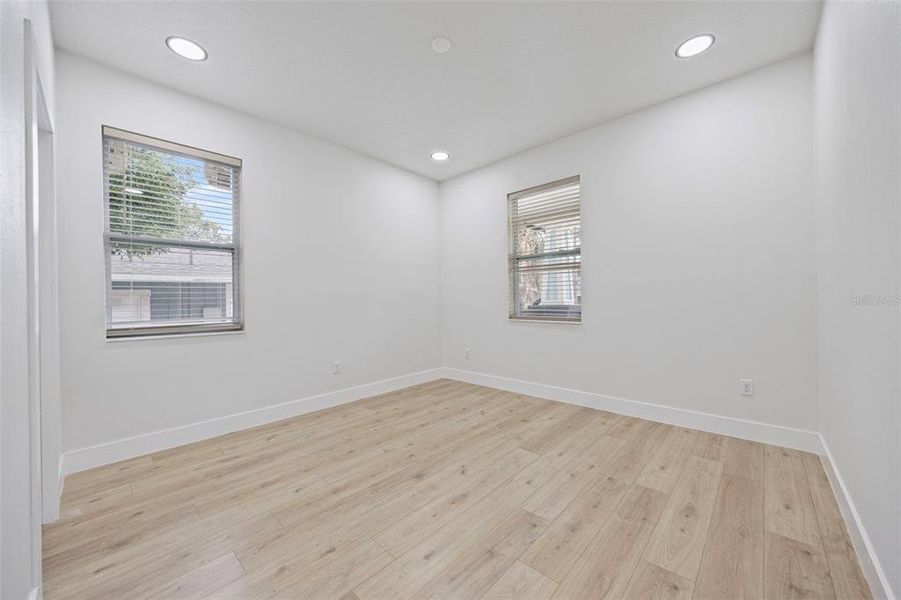 Spacious, unfurnished interior of a new home in , Tampa (Image 39).