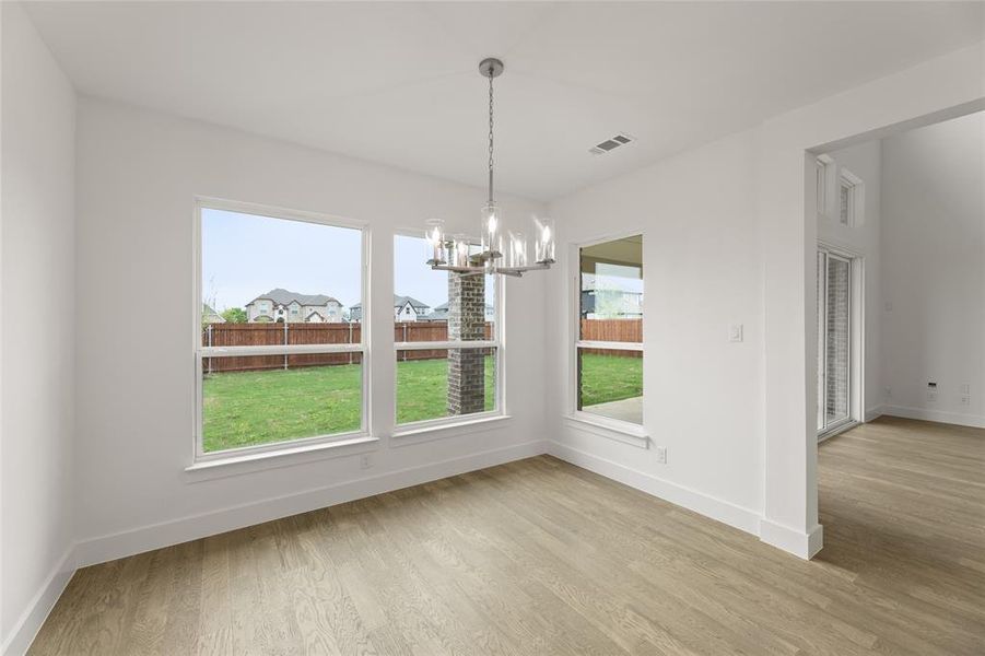 3730 Milwaulkee- Diining-1 3730 Milwaulkee- Diining-1