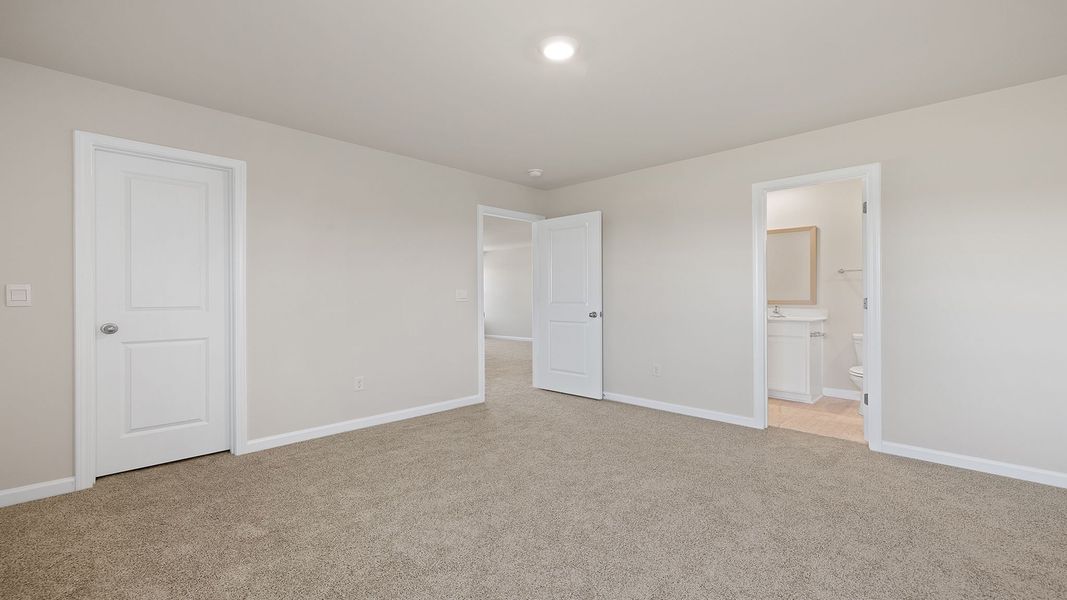 Spacious, unfurnished interior of a new home in Chestnut Ridge, Greenville (Image 27).