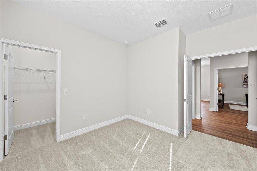 Spacious, unfurnished interior of a new home in , St. Petersburg (Image 19).