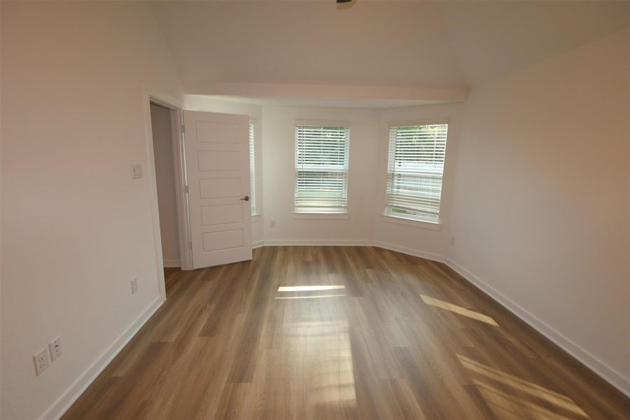 Spacious, unfurnished interior of a new home in Summerview, Fulshear (Image 8). Spacious, unfurnished interior of a new home in Summerview, Fulshear (Image 8).