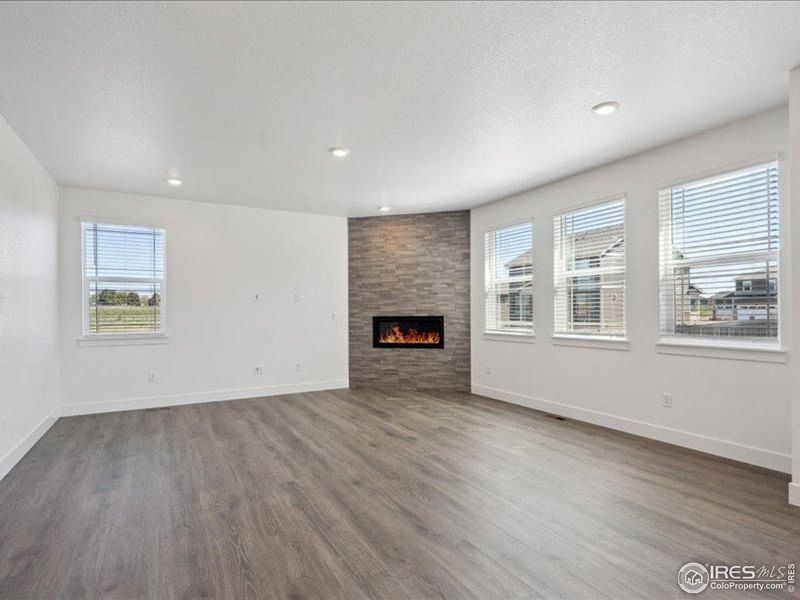 Spacious, unfurnished interior of a new home in Vantage, Berthoud (Image 16).