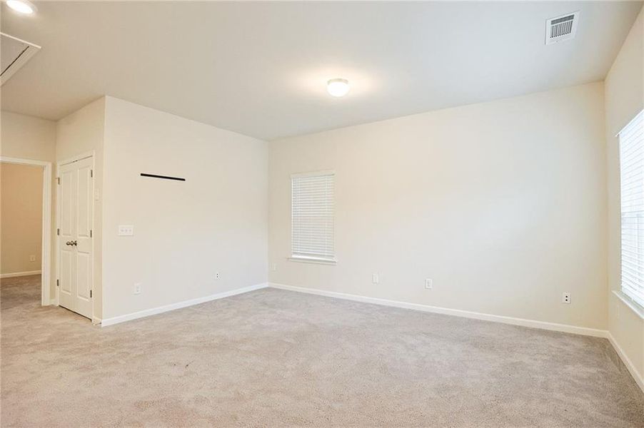Spacious, unfurnished interior of a new home in , Auburn (Image 43).