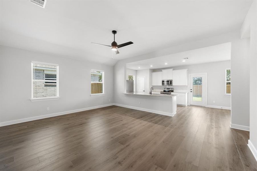 Spacious, unfurnished interior of a new home in Southaven, Hutchins (Image 4). Spacious, unfurnished interior of a new home in Southaven, Hutchins (Image 4).