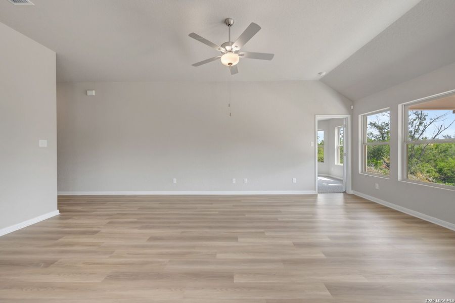 Spacious, unfurnished interior of a new home in Chaparral Ranch, Floresville (Image 12).