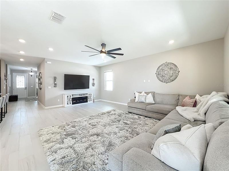 Furnished interior view inside a new home in , Clermont (Image 40).