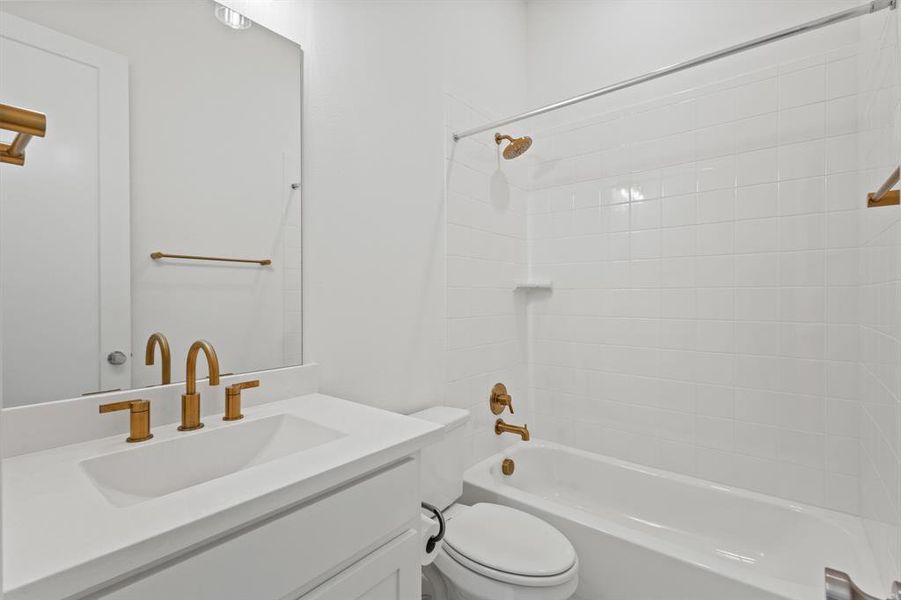 Bathroom with bathtub / shower combination and vanity