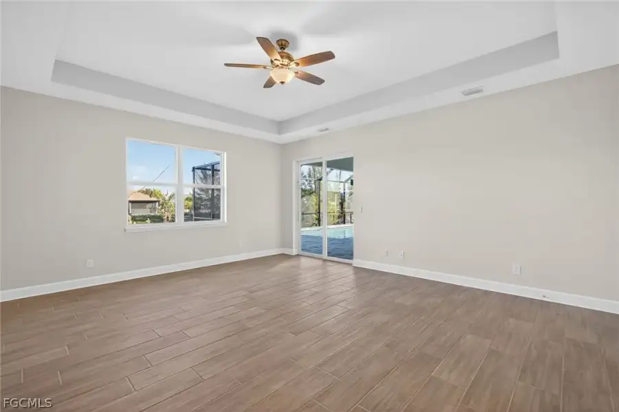 Spacious, unfurnished interior of a new home in Cape Coral, Cape Coral (Image 32).