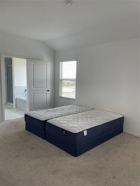 Main Bedroom with Ensuite Main Bedroom with Ensuite