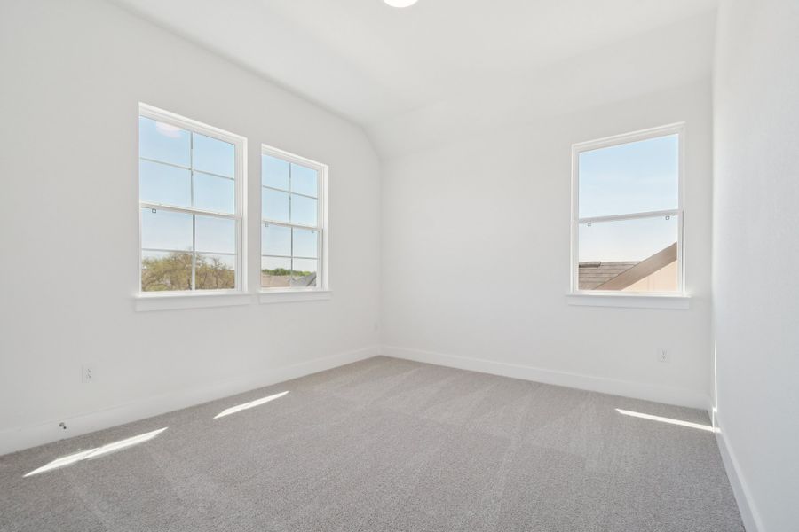 Spacious, unfurnished interior of a new home in Persimmon, Buda (Image 19).