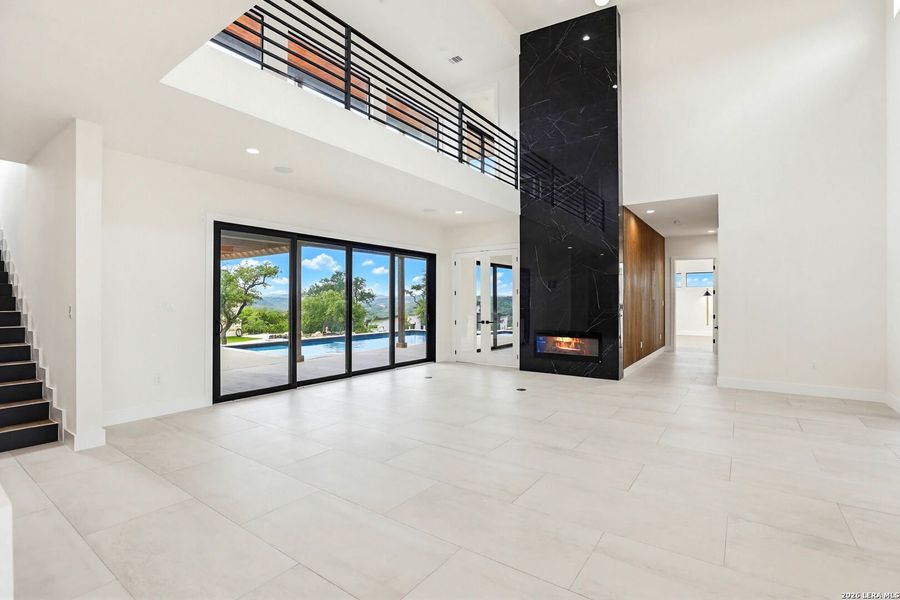 Spacious, unfurnished interior of a new home in , San Antonio (Image 32).