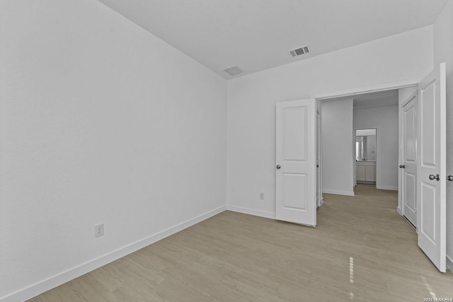 Spacious, unfurnished interior of a new home in Grace Valley, Cibolo (Image 18).