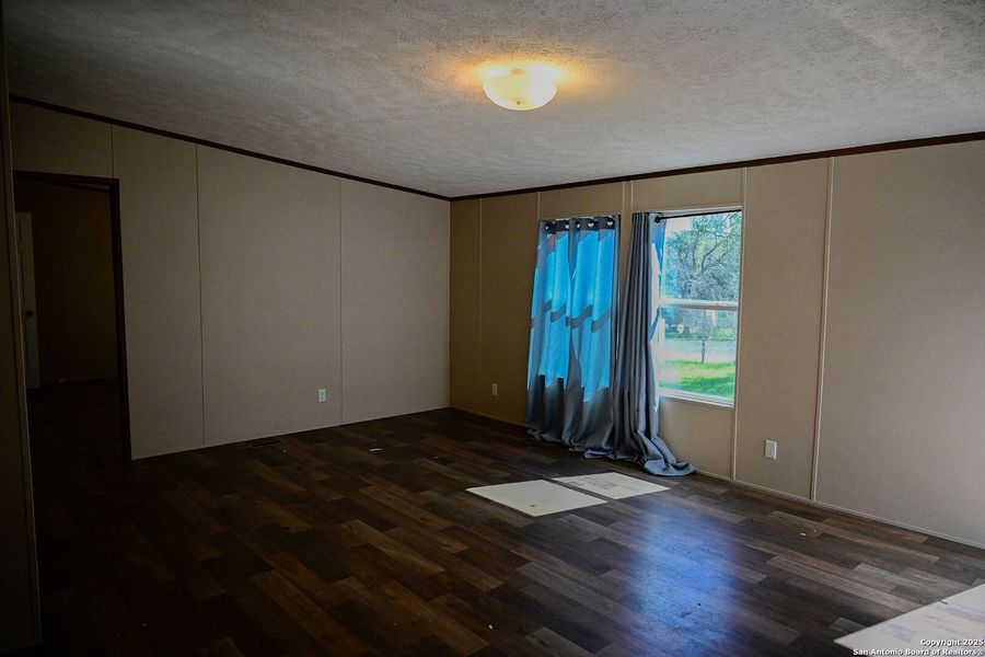 Spacious, unfurnished interior of a new home in , San Antonio (Image 11).