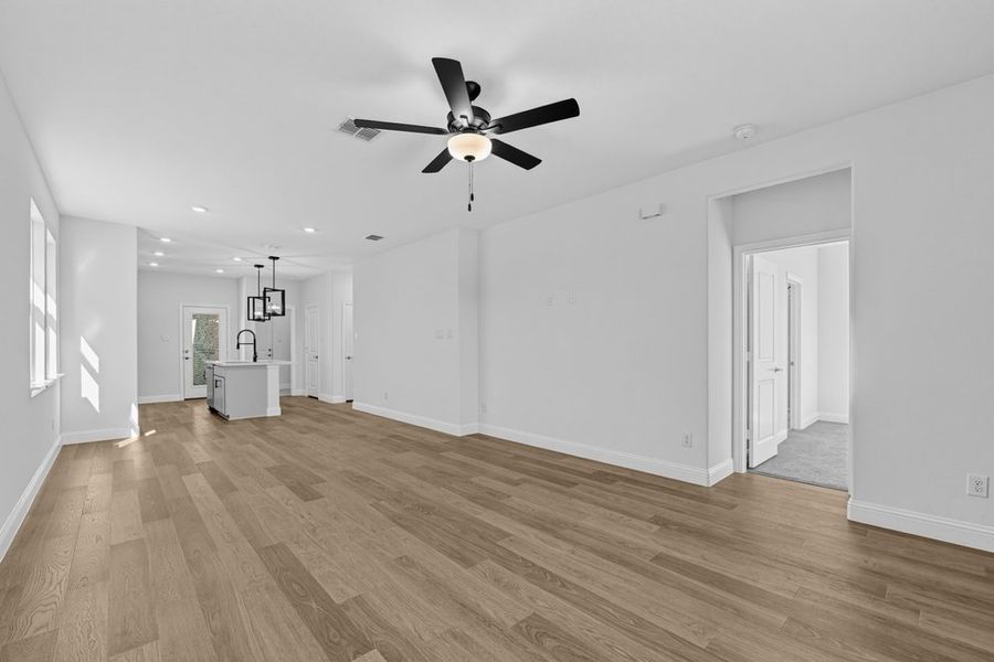Spacious, unfurnished interior of a new home in North Sky Celina, Celina (Image 14). Spacious, unfurnished interior of a new home in North Sky Celina, Celina (Image 14).