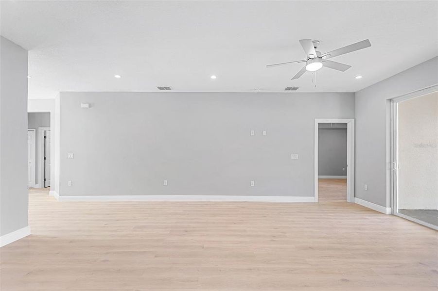 Spacious, unfurnished interior of a new home in , Winter Haven (Image 24).