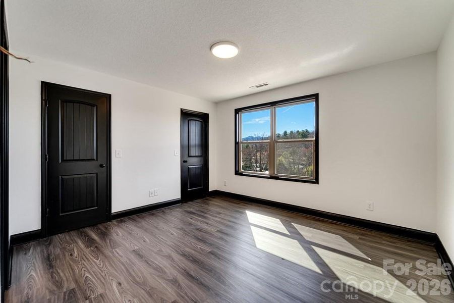 Spacious, unfurnished interior of a new home in , Franklin (Image 40).