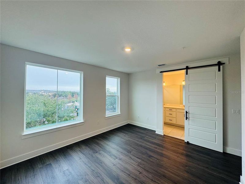 Spacious, unfurnished interior of a new home in , Oviedo (Image 16).