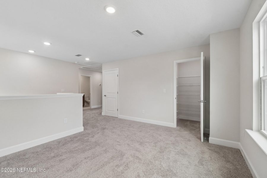 Spacious, unfurnished interior of a new home in Tributary 50', Yulee (Image 17).