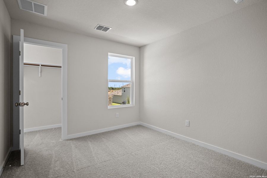 Spacious, unfurnished interior of a new home in Mesa Vista, San Antonio (Image 18).