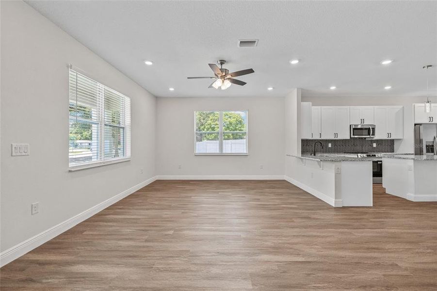 Spacious, unfurnished interior of a new home in , Tampa (Image 30).